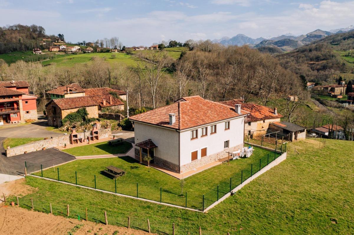 Apartamentos La Cortina Cangas de Onís Exterior foto