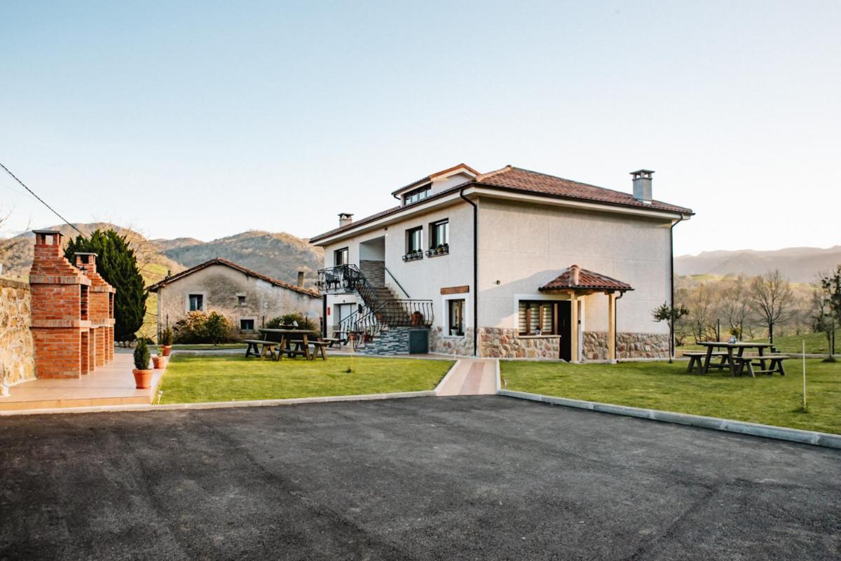 Apartamentos La Cortina Cangas de Onís Exterior foto