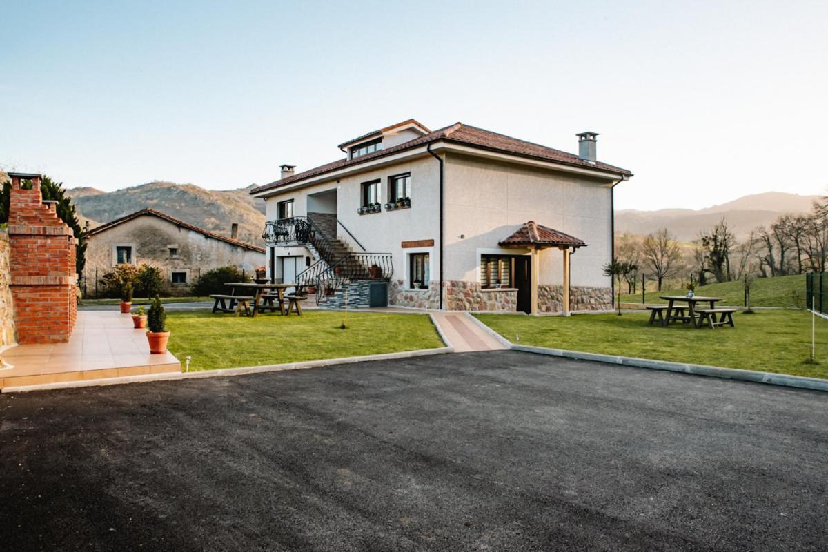 Apartamentos La Cortina Cangas de Onís Exterior foto