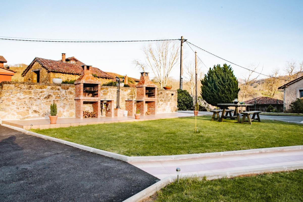 Apartamentos La Cortina Cangas de Onís Exterior foto